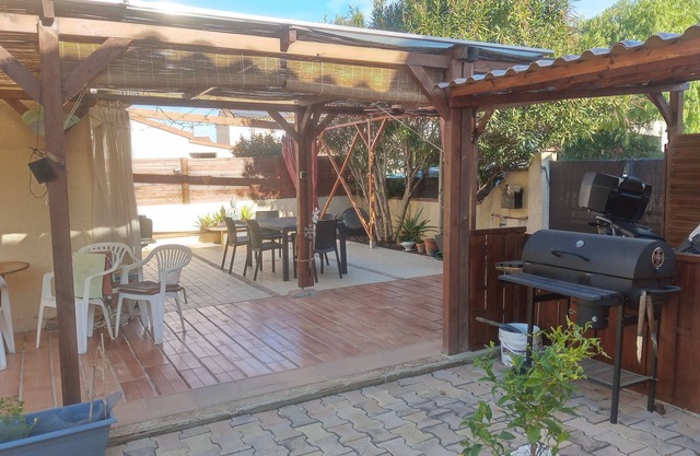 House between sea and mountains located in a quiet cul-de-sac Animals accepted