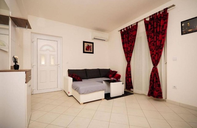 House Bože (44841-K1) - Vinisce