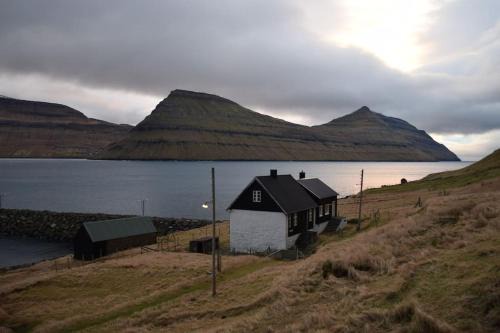 House by the ocean and majestic mountains