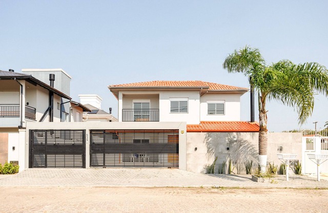 House by the sea with swimming pool! Daniela Beach - Florianópolis