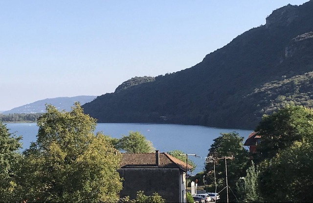 House by the waterfall in Mergozzo, 200m from the beach, wonderful view of lake + mountains