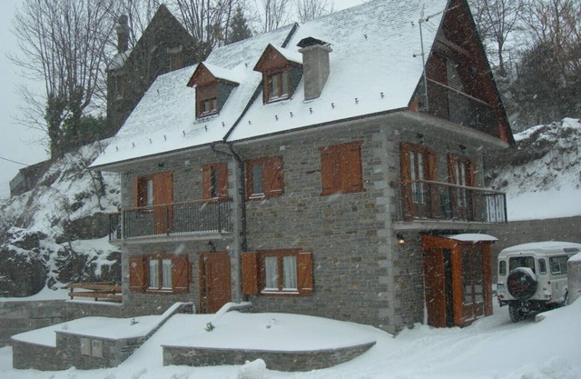 HOUSE CAP DE LA VILA YOUR HOUSE IN VIELHA