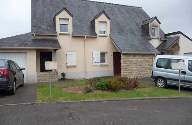 HOUSE CLOSE TO THE SEA, SHOPS, POOL