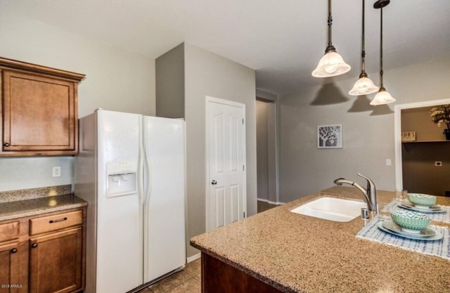 House completely furnished, (Pet friendly) backyard sunset view