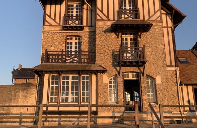 House directly on the beach, near Deauville, 5 bedrooms, sleeps 11.