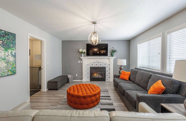 House for 15 with Firepit near The Village (Shops)