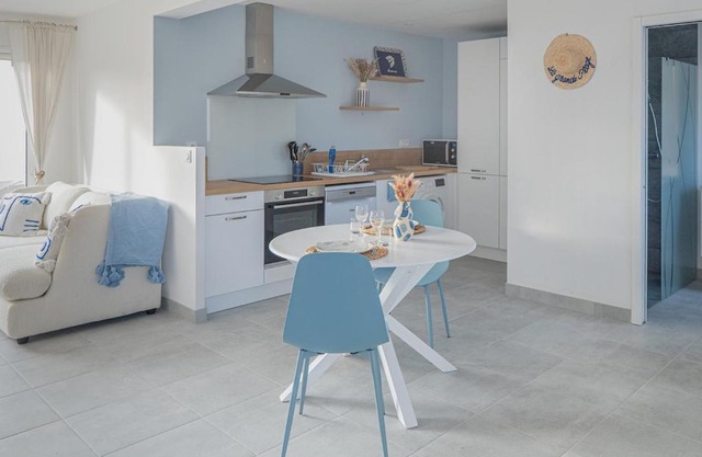 house for 2 people with garden