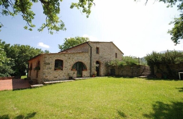 house for numerous families and groups of friends. Pets welcome