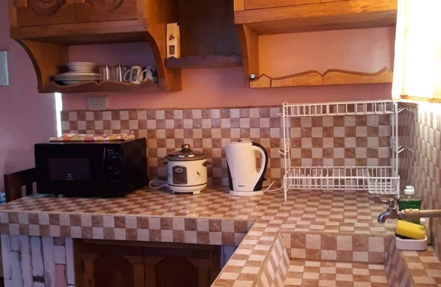 HOUSE FOR 4 NEAR AIRPORT/SM+WIFI