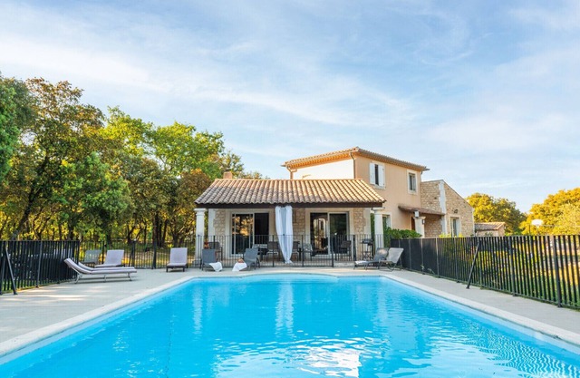 House for rent, in the countryside, private swimming pool in a quiet area