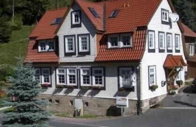 House (former inn) suitable for up to 24 people for summer and winter!