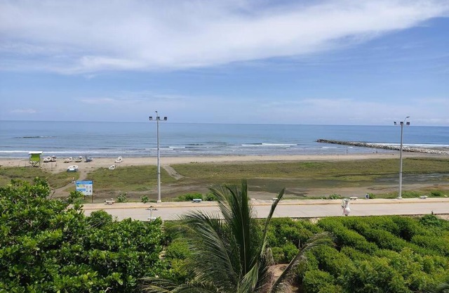 HOUSE FRONT BEACH IN PUERTO COLOMBIA