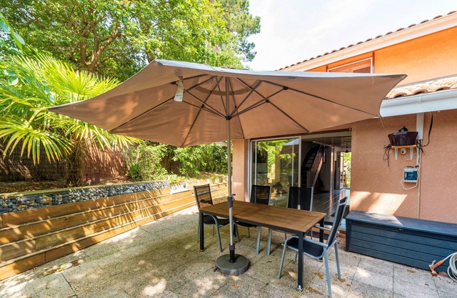 House in a Quiet Area in Capbreton – with Terrace and Air Conditioning