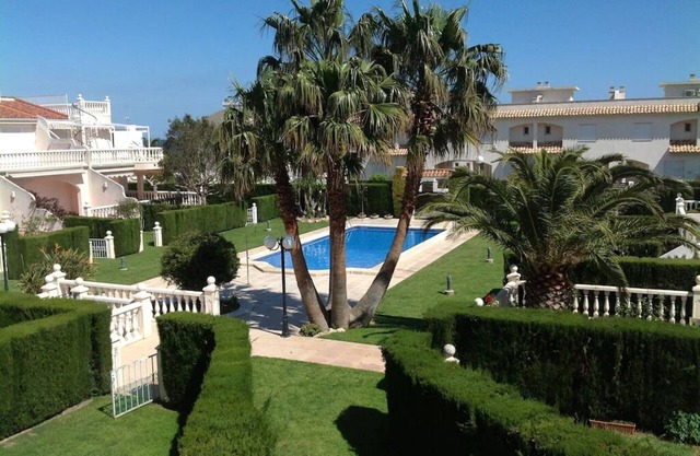House in a small residence close to the beach, with swimming pool