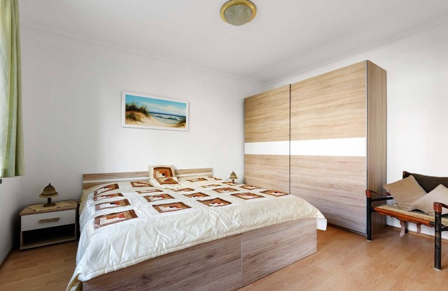 House in city location with garden, terrace, internet; pets welcome