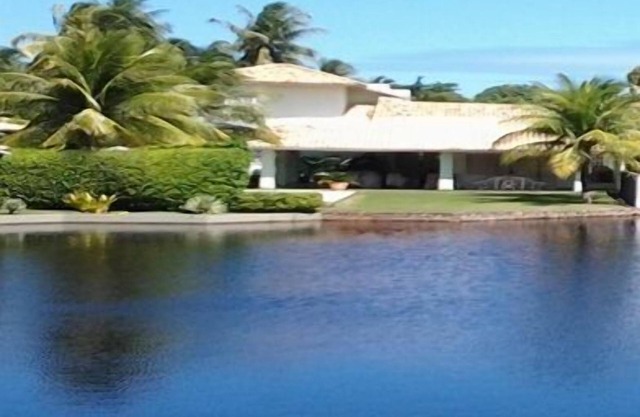 House in Cond. Interlagos Park.all carved out of lakes.Bahia at its best!