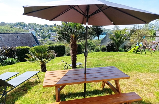 House in DOUARNENEZ/KERLAZ- beach walking distance and close to coastal path.