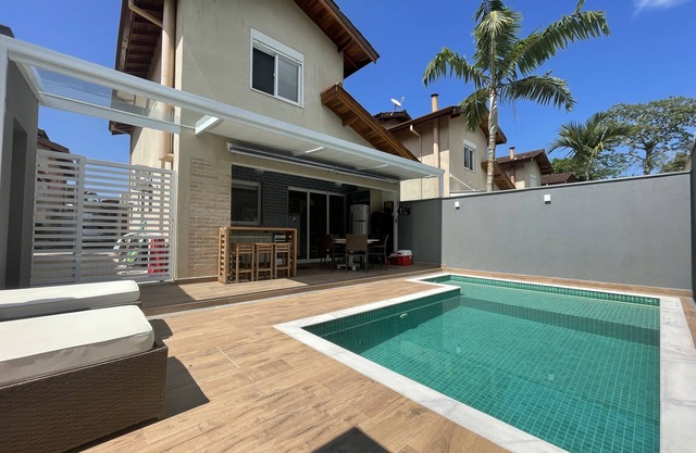House in gated community and private pool