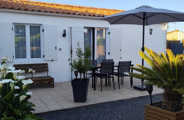House in gated community with shared pool