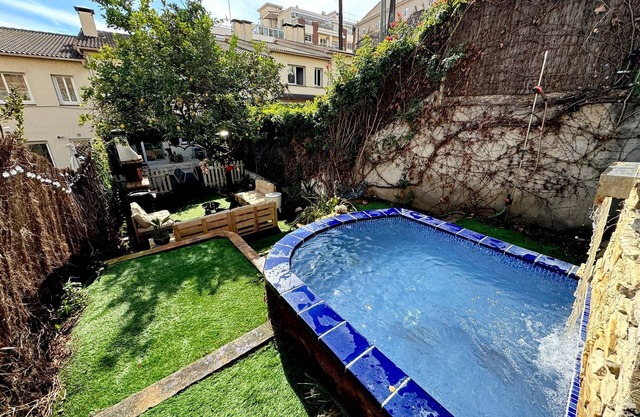 HOUSE IN MASNOU NEXT TO BEACH AND TRAIN