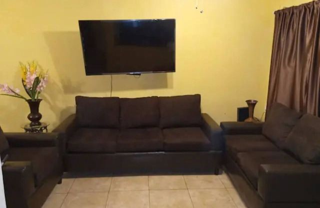House in Private and with garage for 2 cars