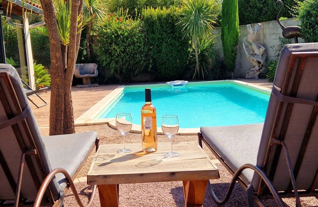 house in provence between Saint Remy and Avignon with swimming pool for 6 people