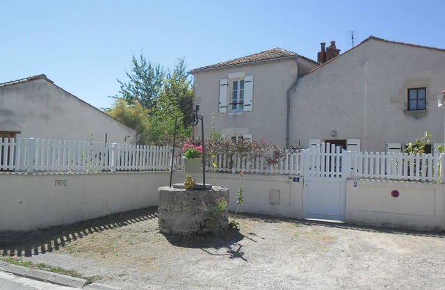 House in quiet village near La Rochelle, 10 minutes from Châtelaillon-Plage.