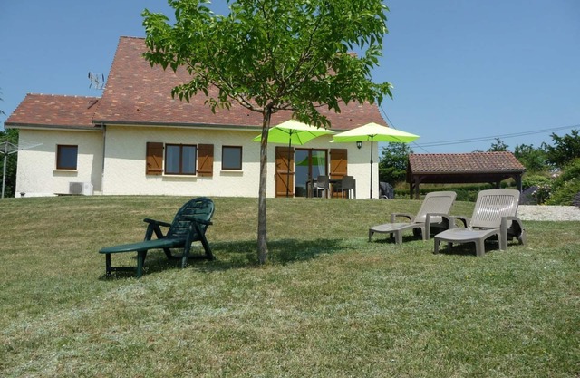 House in Salignac-Eyvigues with terrace, Wifi and parking