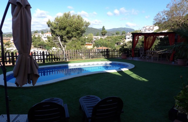 HOUSE IN SANTA SUSANA/GROUND FLOOR WITH POOL, BARBECUE AND CHILL OUT