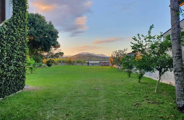 House in Saquarema, 200 meters from the beach, huge garden, lots of peace.