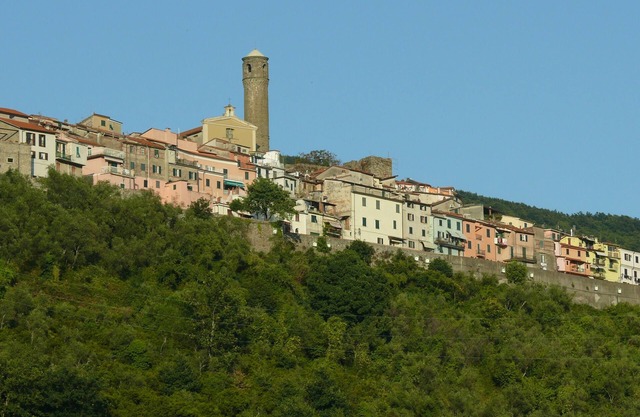 House in small mountain village in Ligurian-Tuscan border area