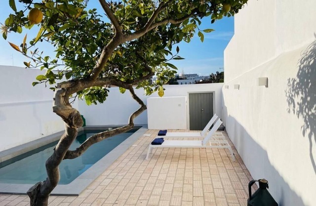 House in Tavira, central and modern, w/swimming pool!