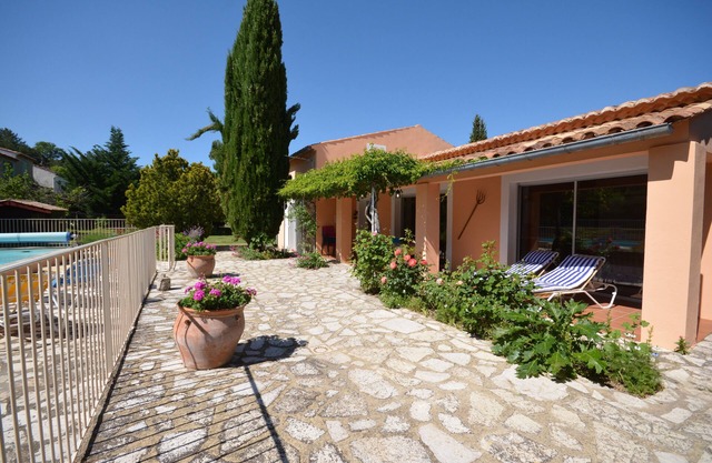 House in the countryside with large private pool