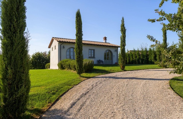 House in the heart of Tuscany with A/C and pool!