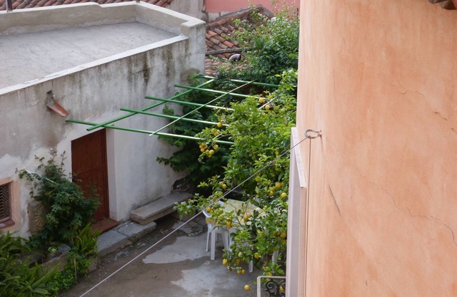 house in the hills but 3 km from the sea