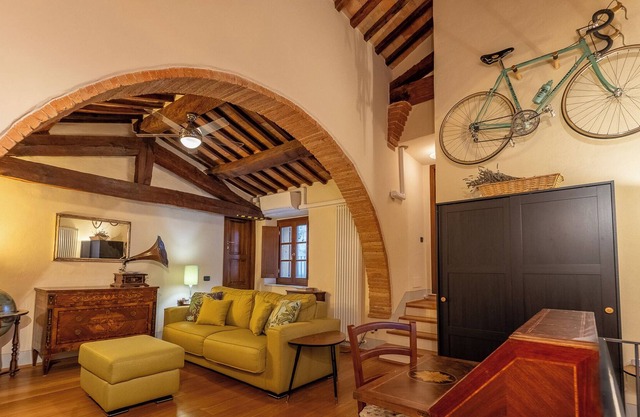 House in the historic center, with a private courtyard and equipped terrace