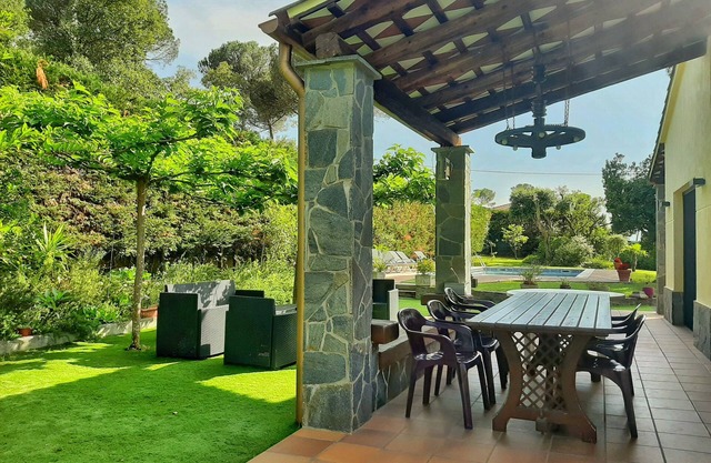 House in the middle of nature, private pool between sea and mountains.