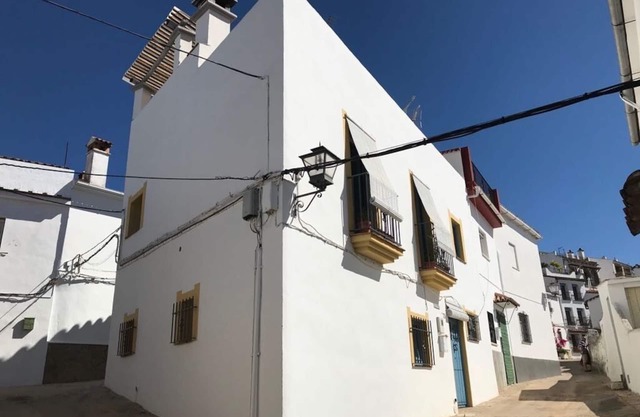 House in the village, full of charm, superb view.