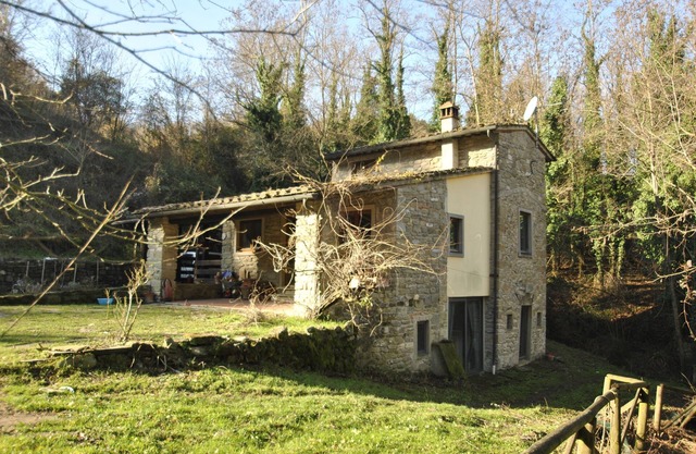 House in the woods, entire house free on 4 sides in the Tuscan hills