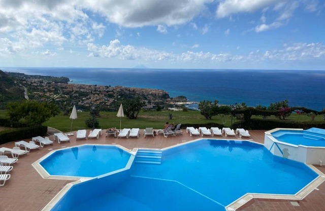 House in tourist complex with stunning views of Tropea and Stromboli