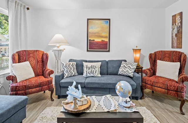 House in Trendy and Developed Neighborhood!