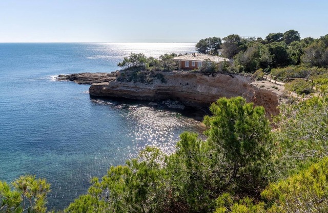 House in unique location with panoramic sea views