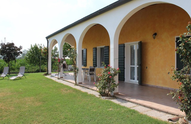 House in villa with large garden, patio and private park