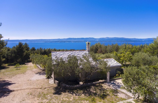 House Ivan (36692-K1) - Bol - island Brac
