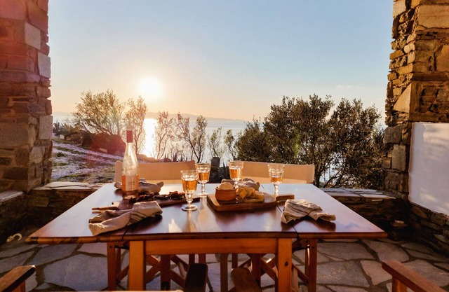 House LIVAS by the sea, near beach and Tinos town