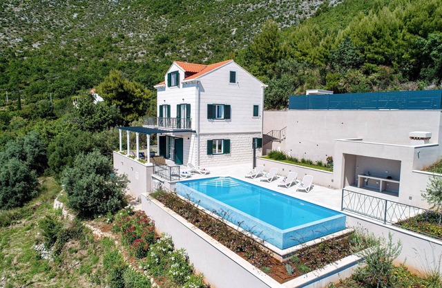 House Maro-infinty pool with splendid view