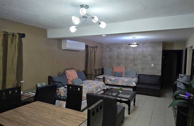 House in quiet and safe area, pets are welcome.