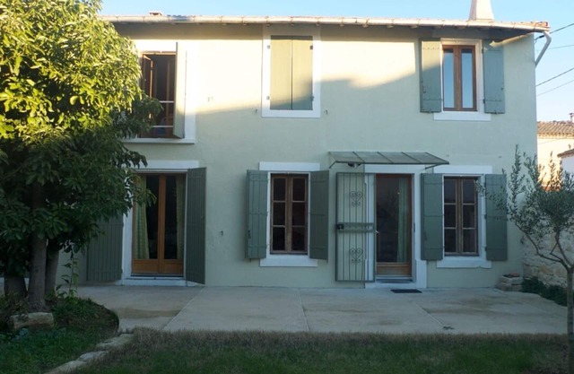 House near Arles with swimming pool