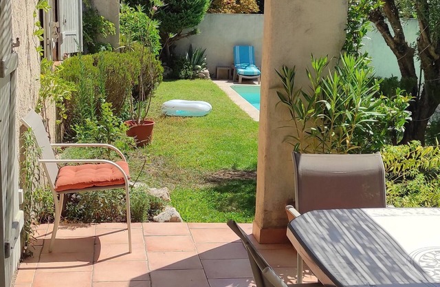House near village with garden, swimming pool, air conditioning