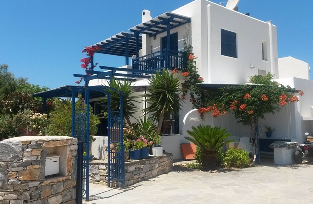 HOUSE NEARBY THE SEA
